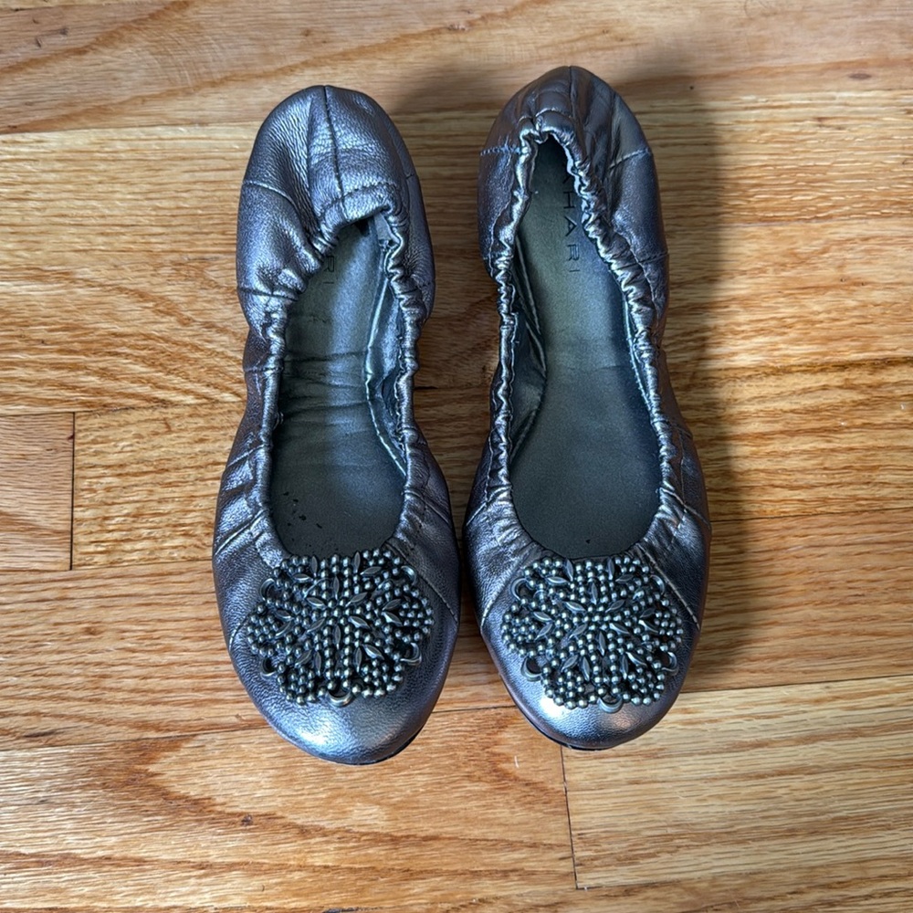 TAHARI - Women’s Flats - Size 6